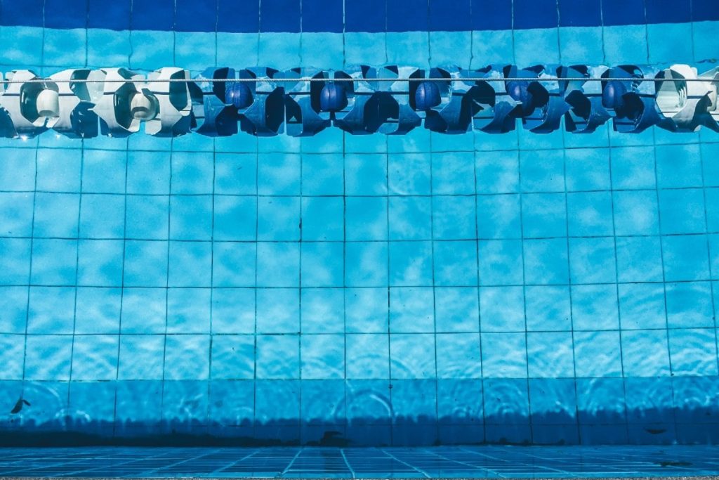 come-pulire-liner-piscina